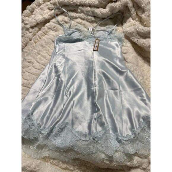 SKIMS WOVEN SHINE LACE SLIP DRESS CLOUD - Picture 9 of 9